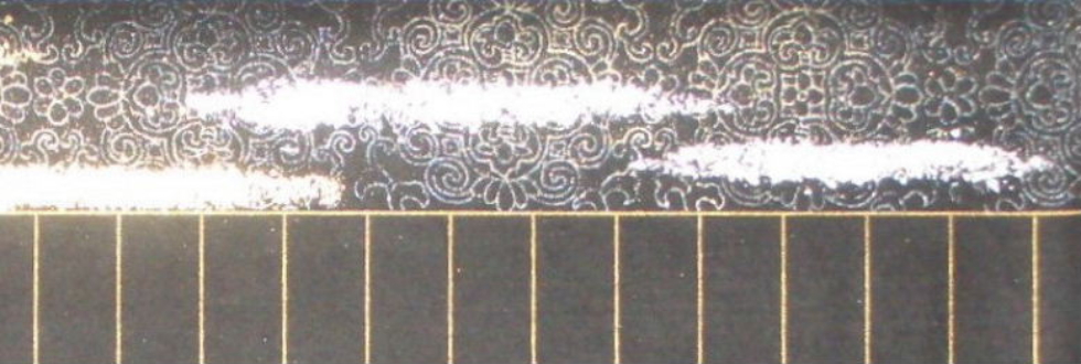 装飾写経　紺紙(紺黒紙)　罫外金唐紙　『アラベスク文様』　右上側部分拡大へ