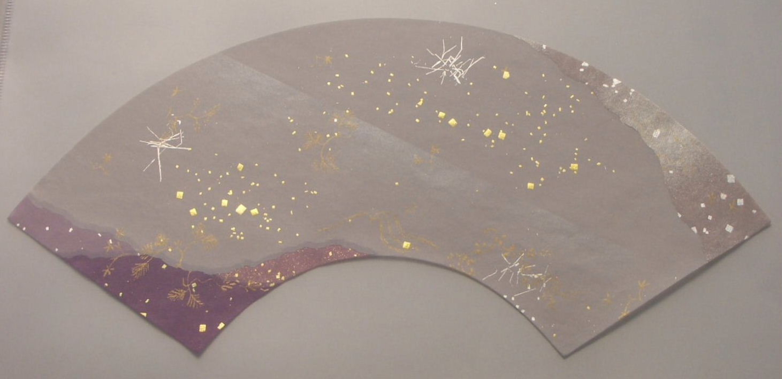 装飾料紙　源氏物語絵巻風破り継　中扇面　紫系２３　クリアファイルでの金銀の輝く様子
